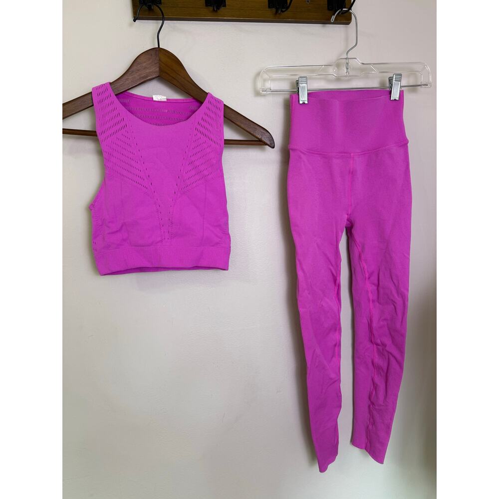 Fabletics Seamless Workout Set Magenta Haze Bra & Leggings Size Small